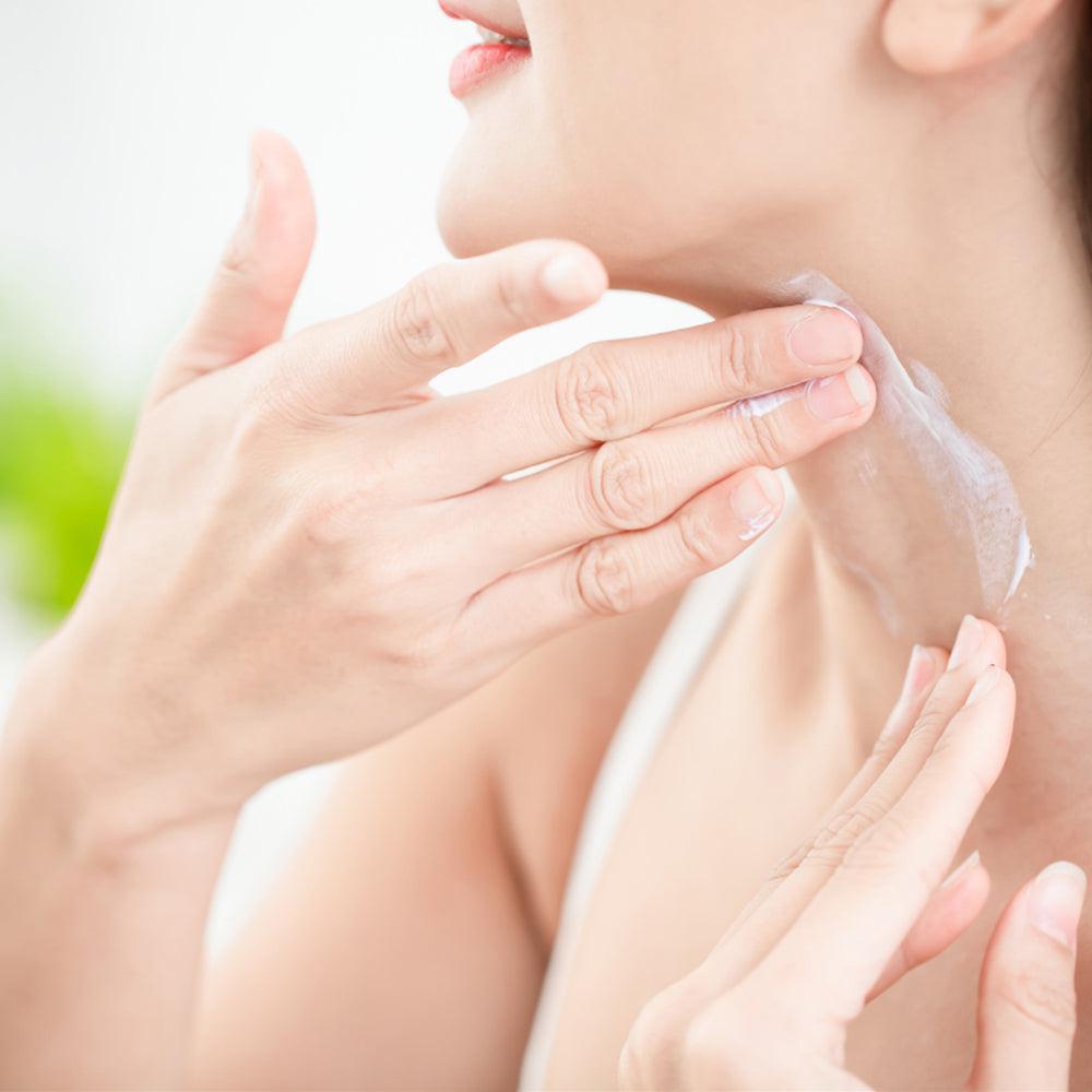 NECK-CREAM-APPLICATION